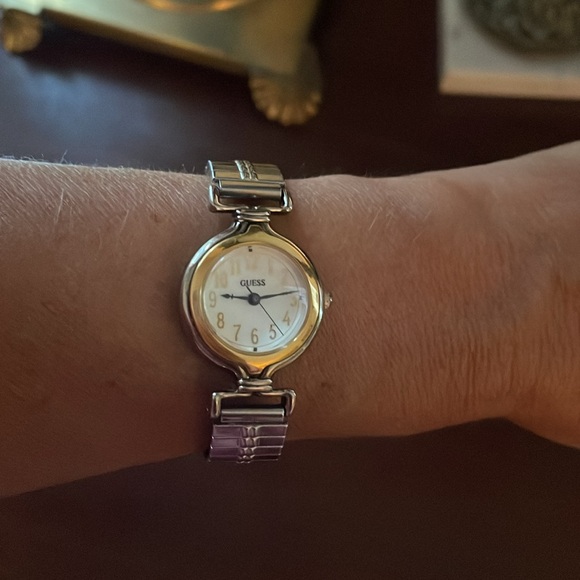 Women’s Guess Watch - Picture 5 of 12